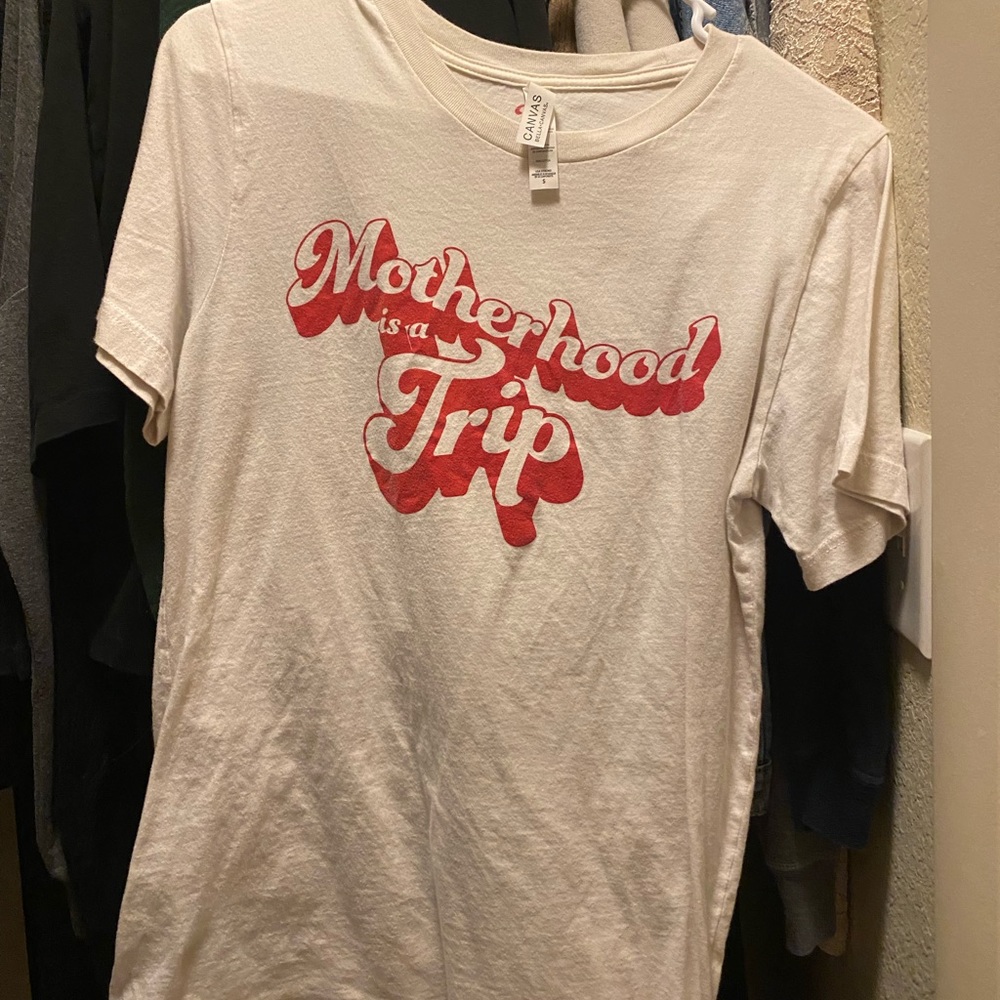 Her little wolves tee